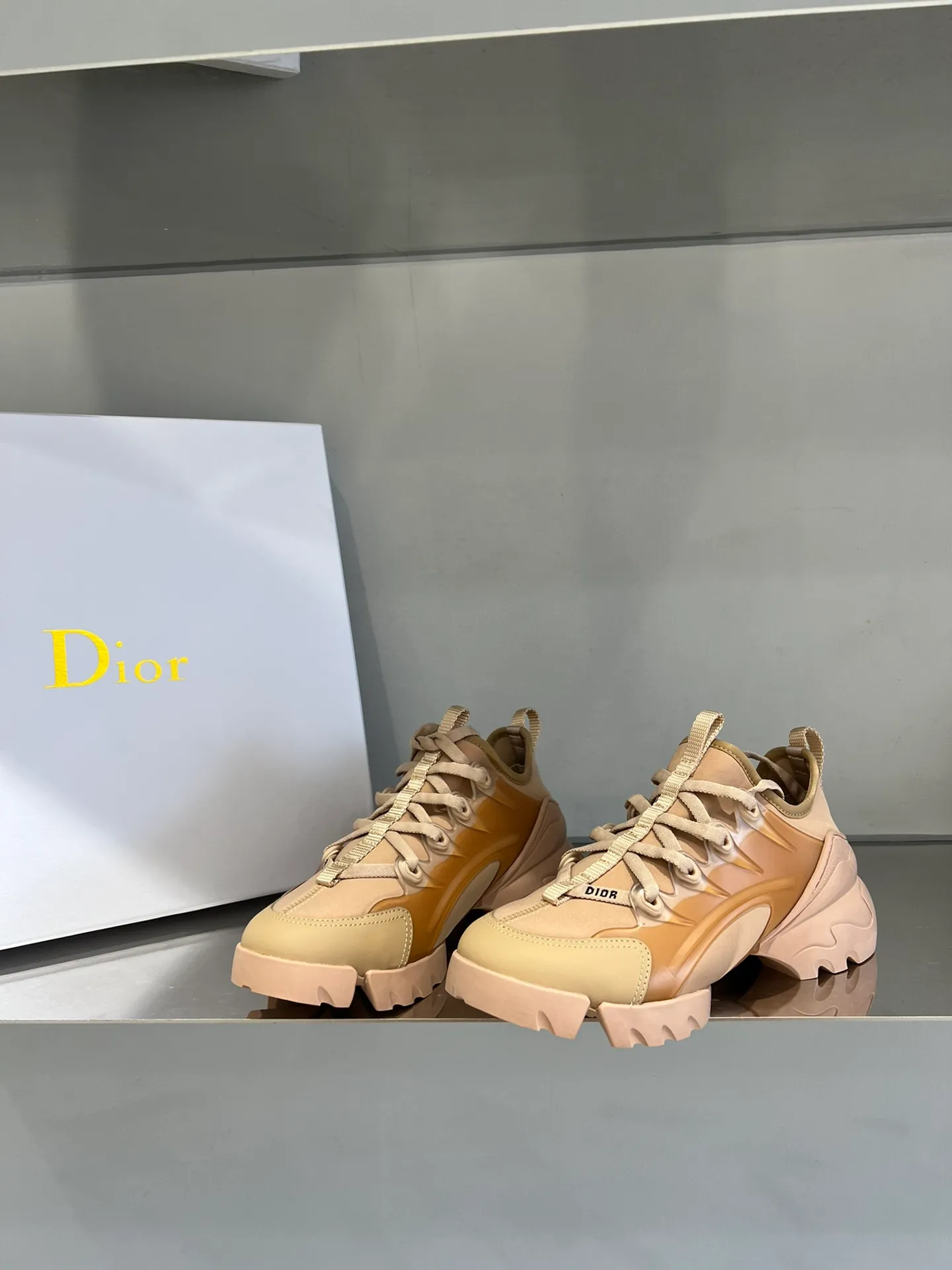 👟👟Ex-factory price 460👟👟 Dior dad shoes 🤓Super flattering footwear! High-density original jacquard ➕T👟👟Ex-factory price U original outsole! Sisters with wide feet must not have any misunderstandings about him! Even chubby feet like mine look slender when wearing them! Size: 35～40 (40 is custom-made and non-returnable) All sizes and colors are available in stock